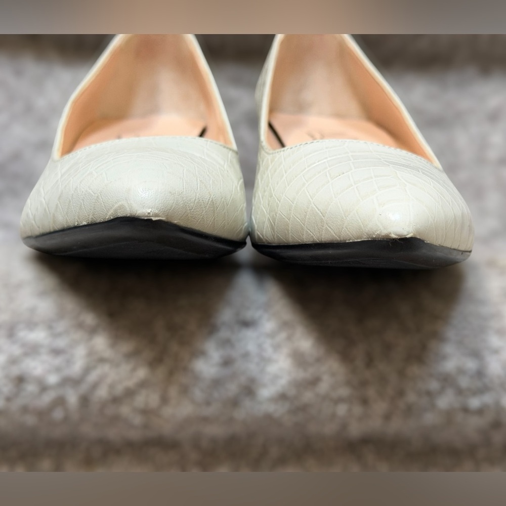 AGL Croc Embossed Off White Block Heel Leather Pumps Women’s 7 Formal Elegant - Picture 11 of 16
